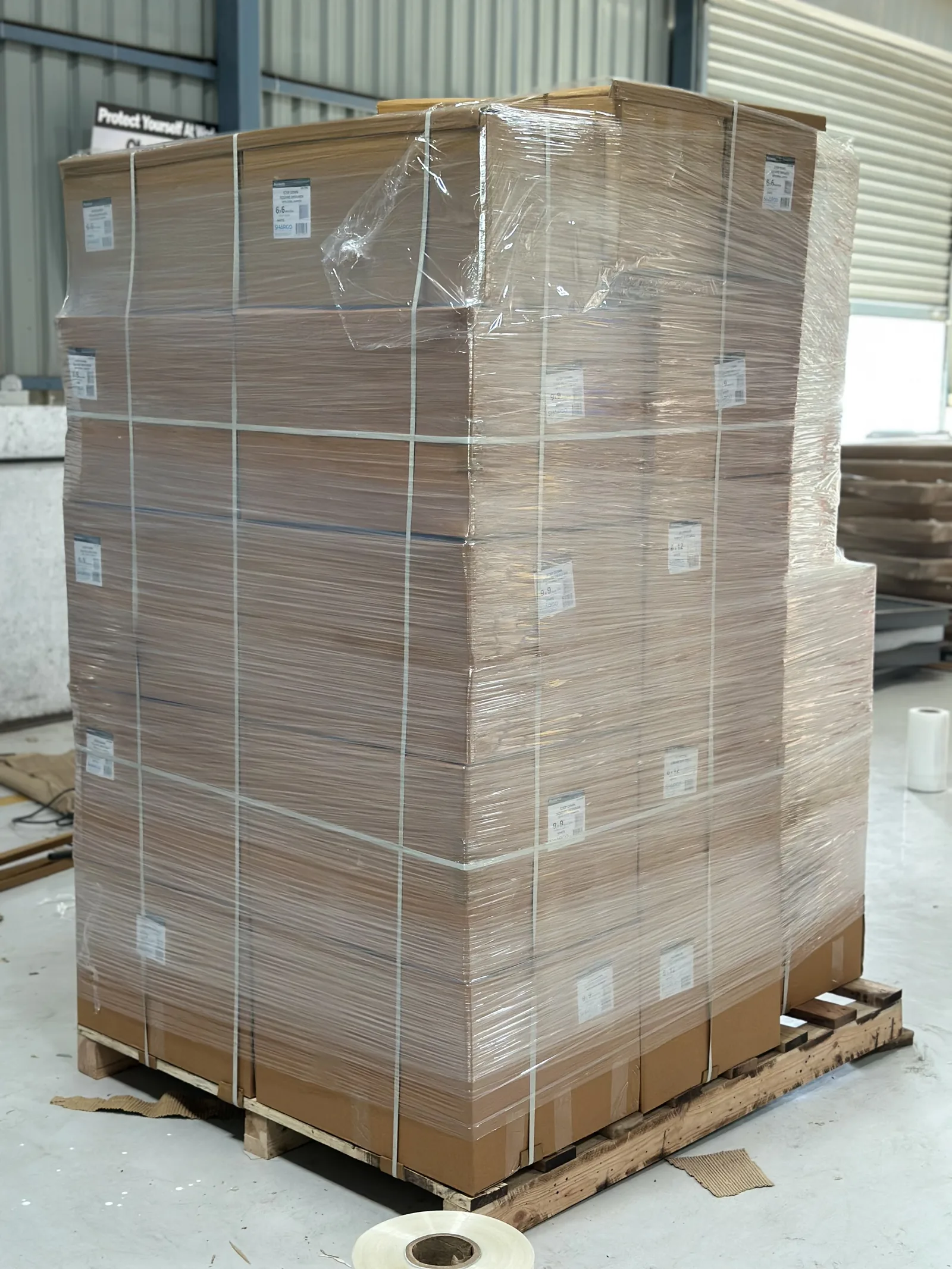 Palletised and shrink-wrapped products for dispatch