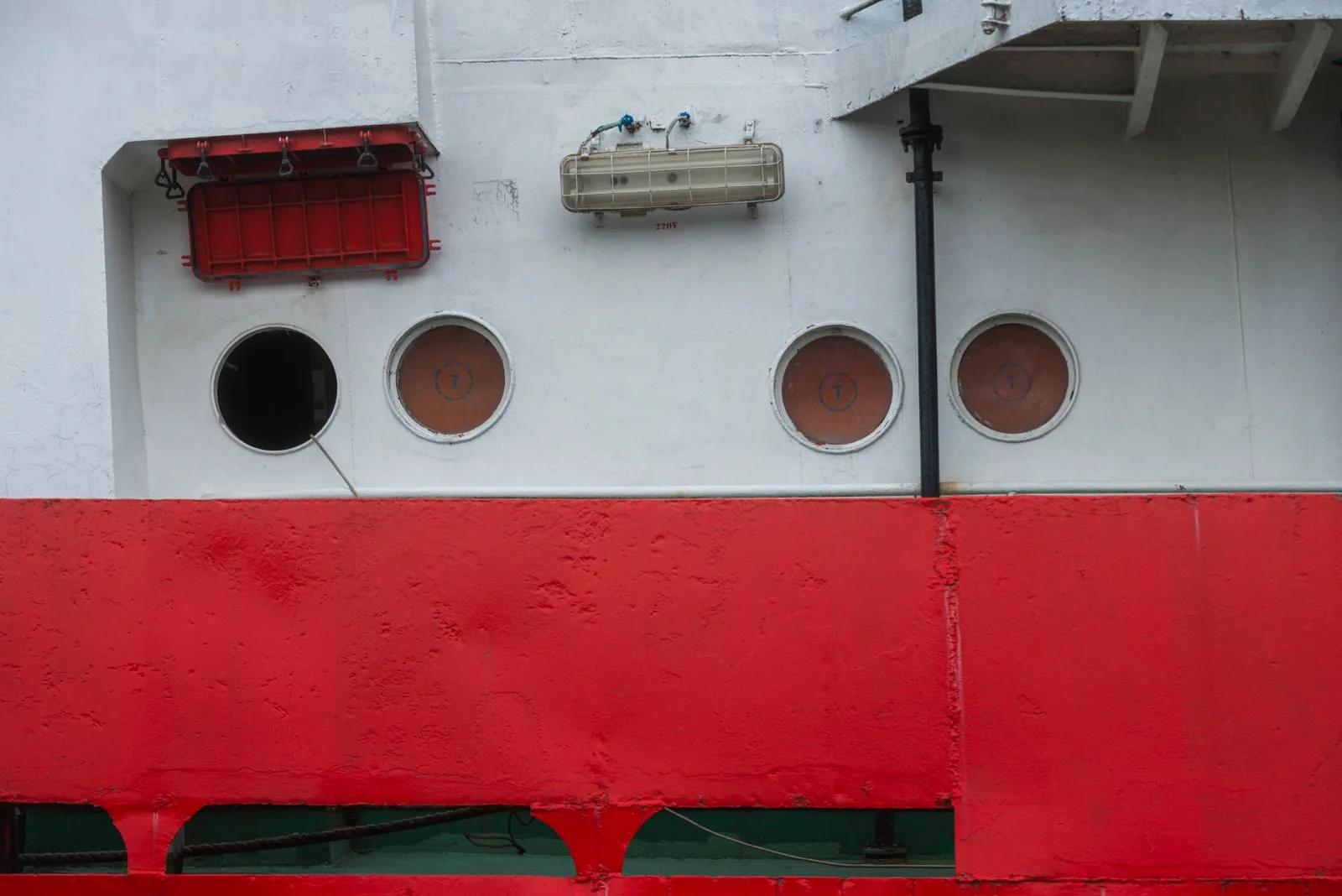 Inspection hatch — compact openings for routine inspection